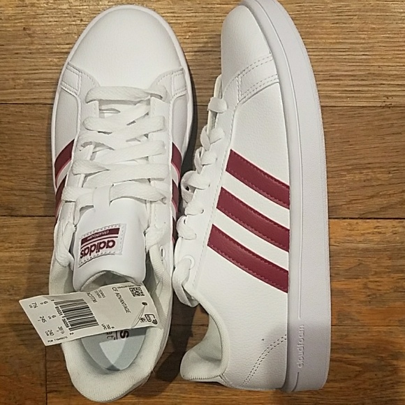 adidas Shoes - Adidas *FLASH SALE* Womens ADVANTAGE S